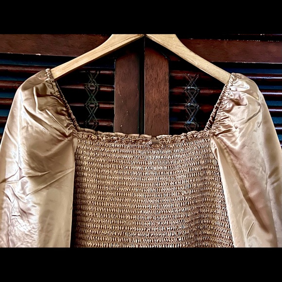 S NWT Bronze Satin PUFF Pouf Long Sleeves Smocked Top Ruffle Size Small - Picture 3 of 4